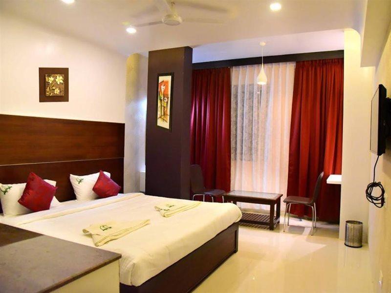 Hotel Sumith Palace Puducherry Zewnętrze zdjęcie