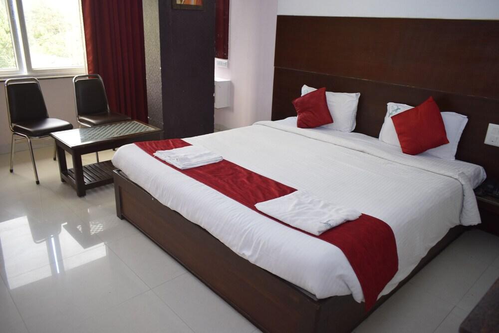 Hotel Sumith Palace Puducherry Zewnętrze zdjęcie
