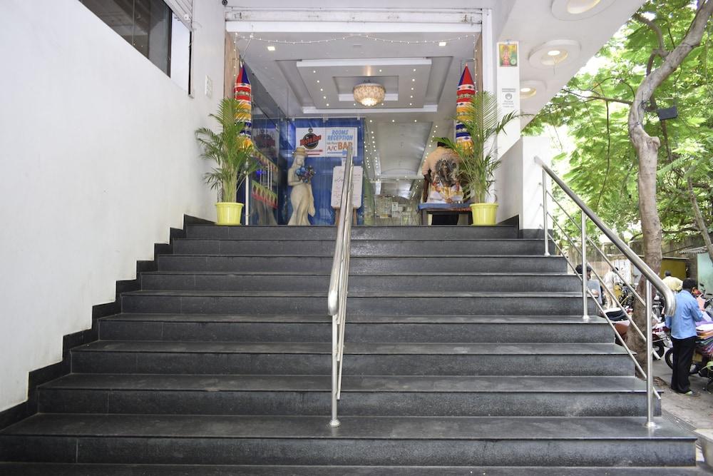 Hotel Sumith Palace Puducherry Zewnętrze zdjęcie