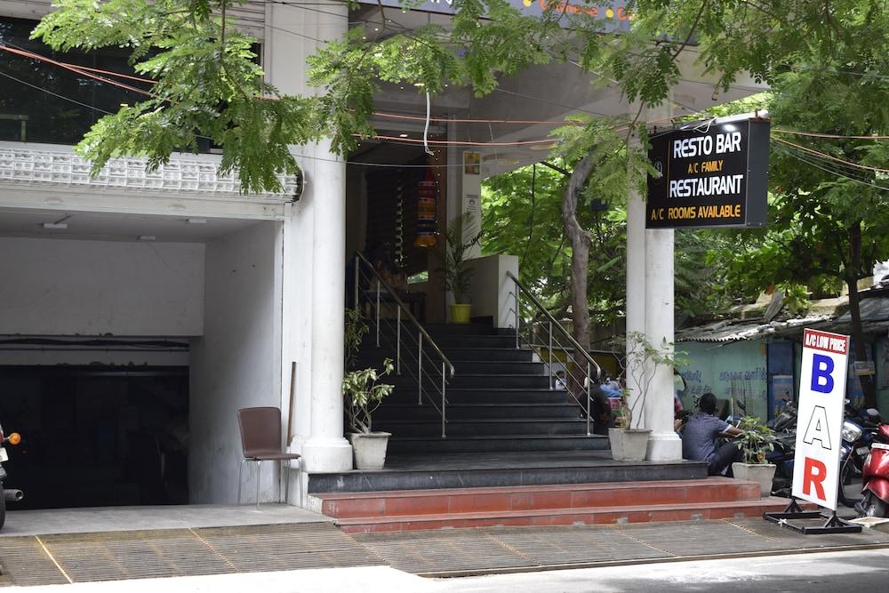 Hotel Sumith Palace Puducherry Zewnętrze zdjęcie